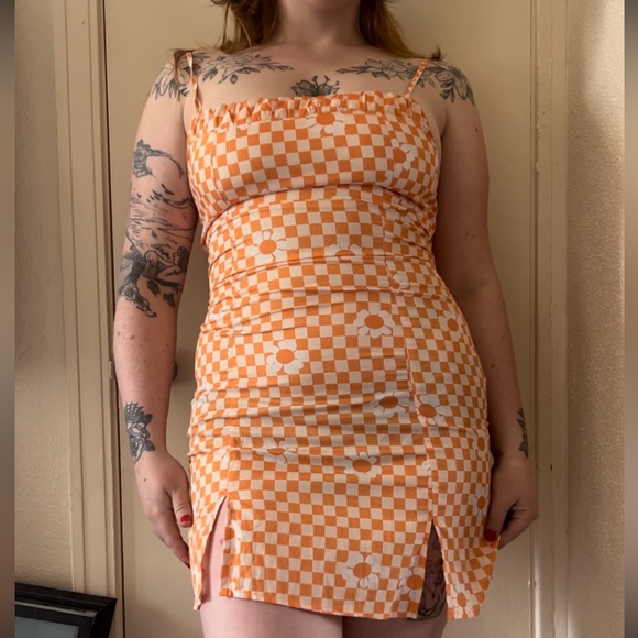 Flattering Orange Checker Flower Power Cute Mini Dress w/Leg Slits & Ruffle Bust - Picture 4 of 10